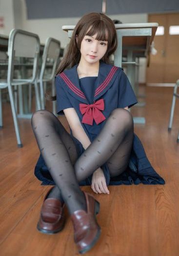 岳今晚让你弄个够丝袜腿_4K高清完整版